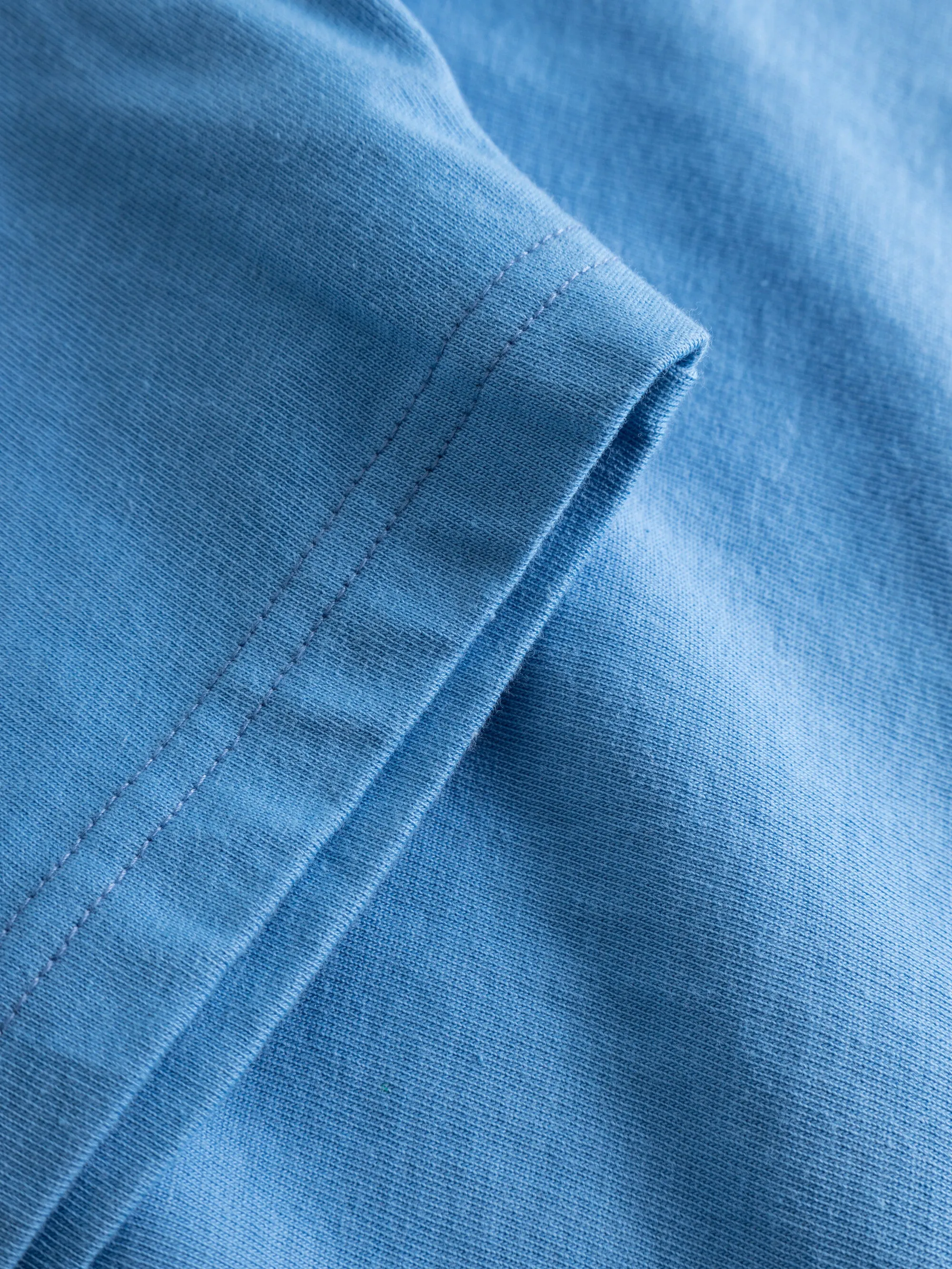 Regular fit Badge t-shirt - Azure Blue